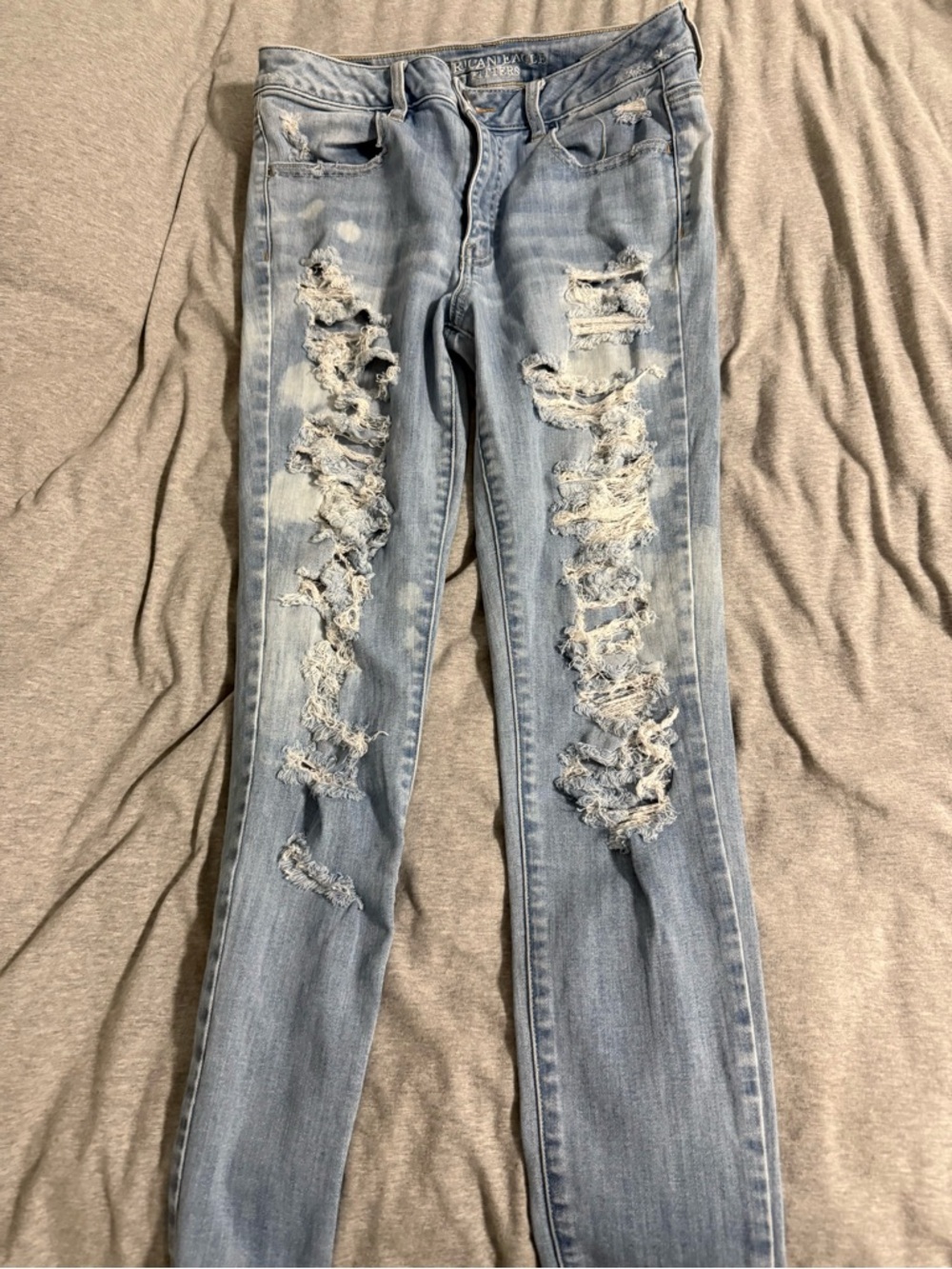 American Eagle Outfitters Light Blue Ripped Women’s Skinny Jeans